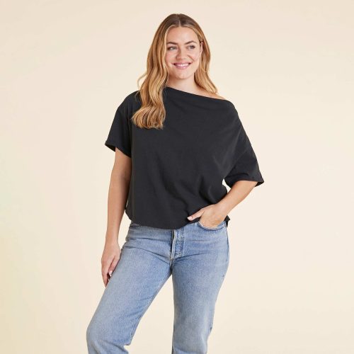 NUD1000 W 028 OFF THE SHOULDER TSHIRT BLACK OF Front Crop 1 61c405c3 7c1f 4f70 b021 00edb66f4ff0