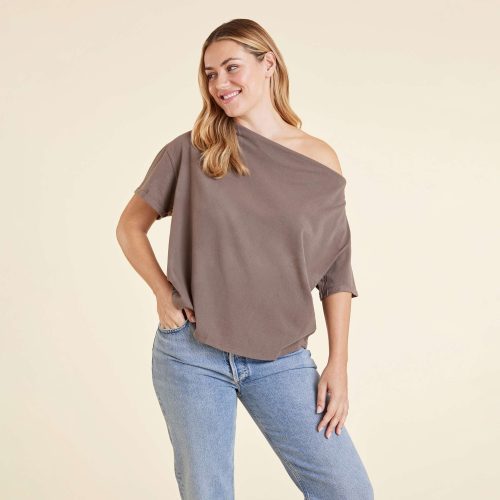 NUD1006 W 028 OFF THE SHOULDER TSHIRT MOCHA OF Front Crop 1 b65f1e0b 8661 4099 9f51 766524d82b50