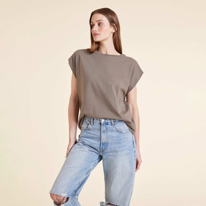 NUD1023 W 030 MUSCLE TEE MOCHA OF Front Crop 1 561b70c7 b078 4af0 a3de 7065f9490f6d