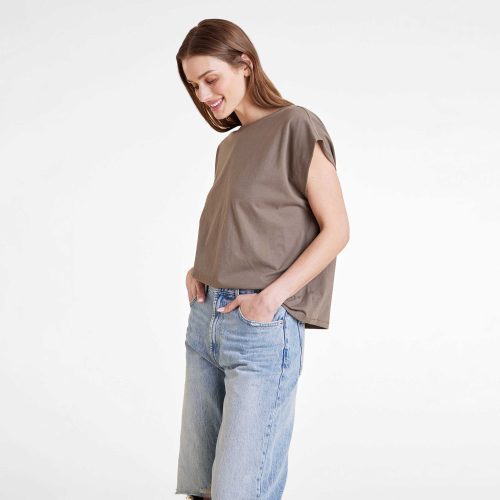 NUD1023 W 030 MUSCLE TEE MOCHA OF Side Crop 1 61e1b66f 97ee 4eff bf5e 4331fba6f09a