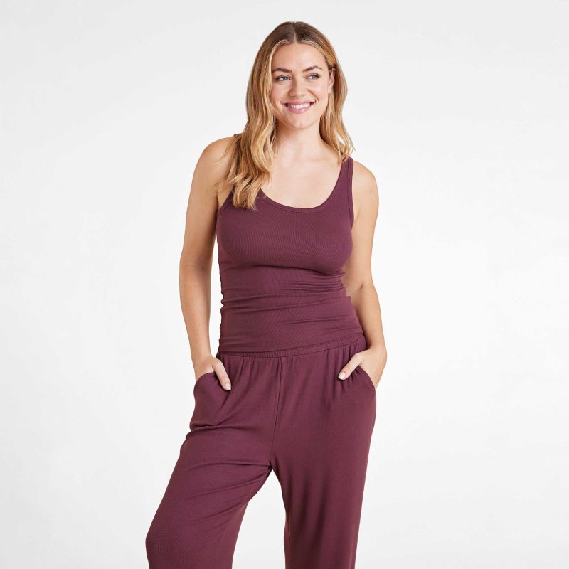 NUD1031 W 133 Slinky Tank MERLOT OM Front Crop 1