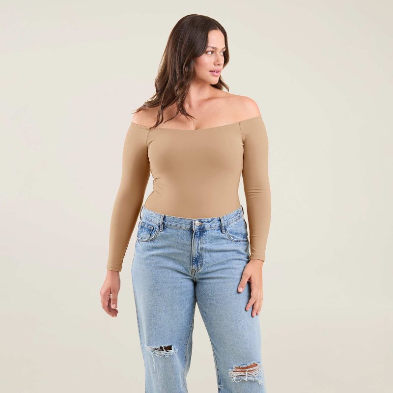 NUD541 W 036 Off The Shoulder Bodysuit Oat OF Front Crop 1 f2a27eeb e75d 4b68 bd3f cc074a669483