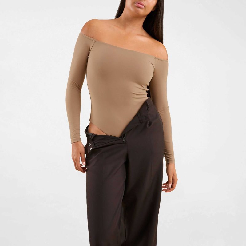 NUD542 W 036 Off The Shoulder Bodysuit Cinnamon OF Alt Crop 1 393ebbb8 a0ba 47d3 9af7 5874f1f648ad