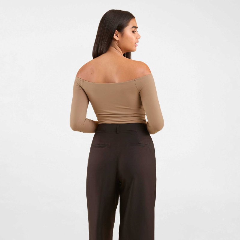 NUD542 W 036 Off The Shoulder Bodysuit Cinnamon OF Back Crop 1 d428bbfb 93ab 46ac aaef ad305a3bcaf8