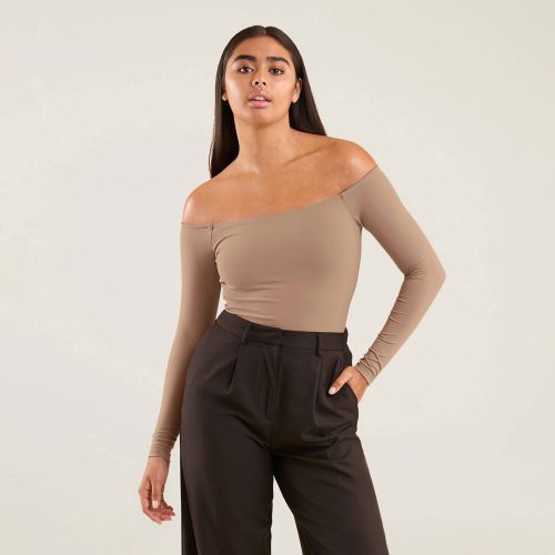 NUD542 W 036 Off The Shoulder Bodysuit Cinnamon OF Front Crop 1 087d203d 7afa 430e 9998 50a780b94403