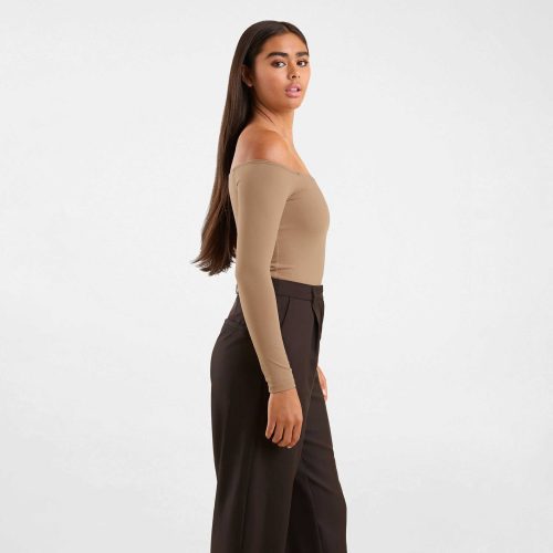 NUD542 W 036 Off The Shoulder Bodysuit Cinnamon OF Side Crop 1 ea66e3cc e124 4435 9251 810720bef6ad