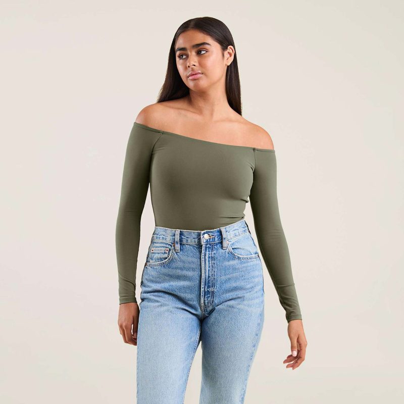 NUD546 W 036 Off The Shoulder Bodysuit Dark Olive OF Front Crop 1 47b0e4ec 2991 4fa9 8f24 6eea3657593d