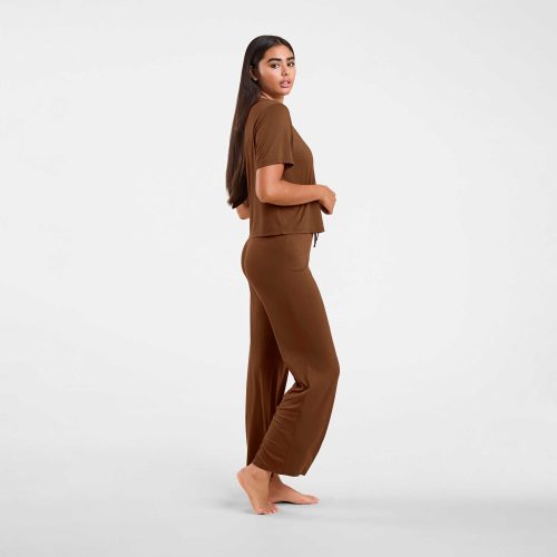 NUD558 WS 010 018 Pajama Set Chocolate OF Side Crop 1