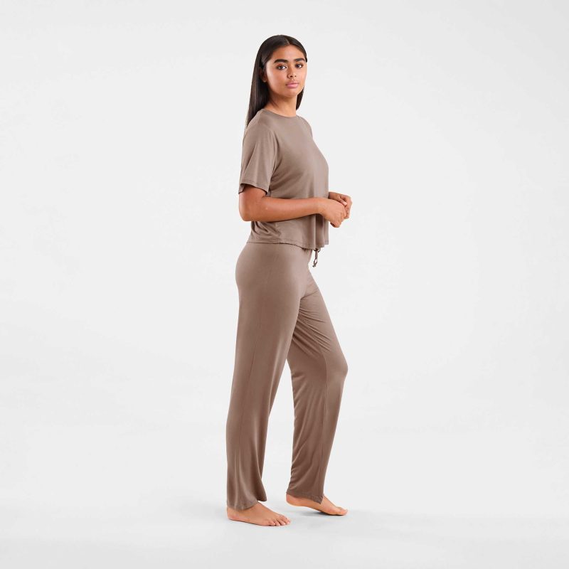 NUD562 WS 010 018 Pajama Set Mocha OF Side Crop 1