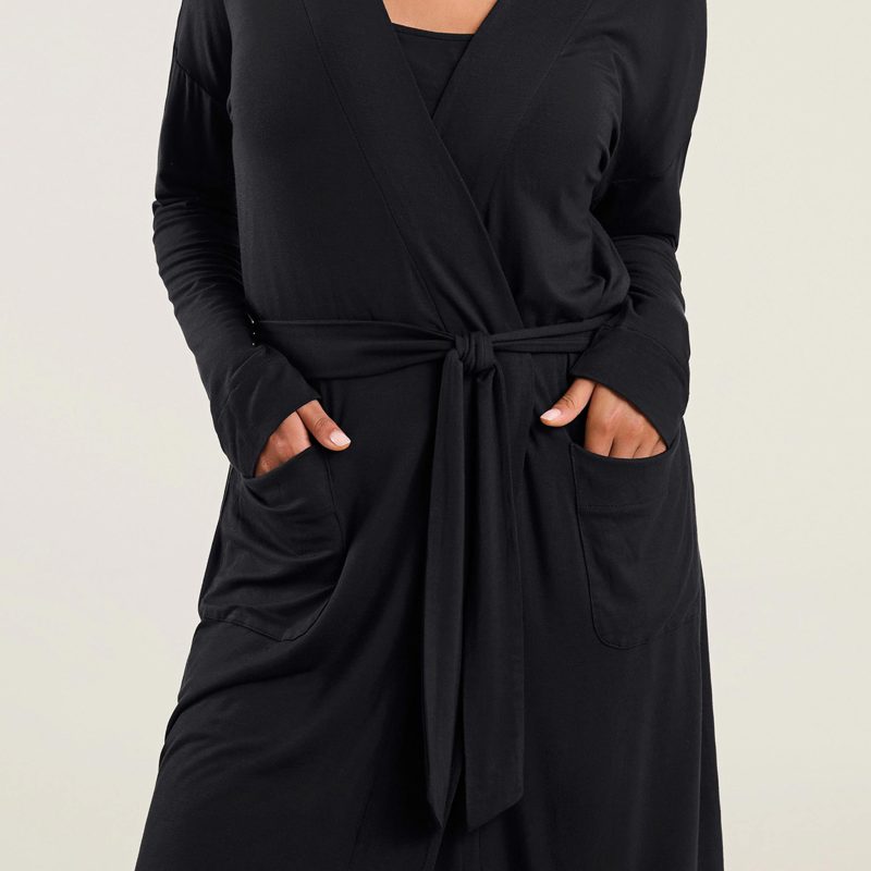 NUD569 W 052 LOUNG ROBE Black OF Alt Crop 1