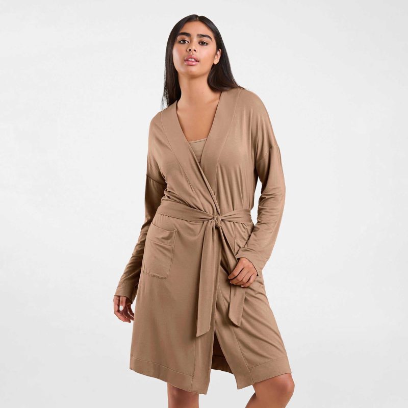 NUD571 W 052 LOUNG ROBE Cinnamon OF Front Crop 1 7375de71 ea53 4b99 b0ea 7cf8078119d7