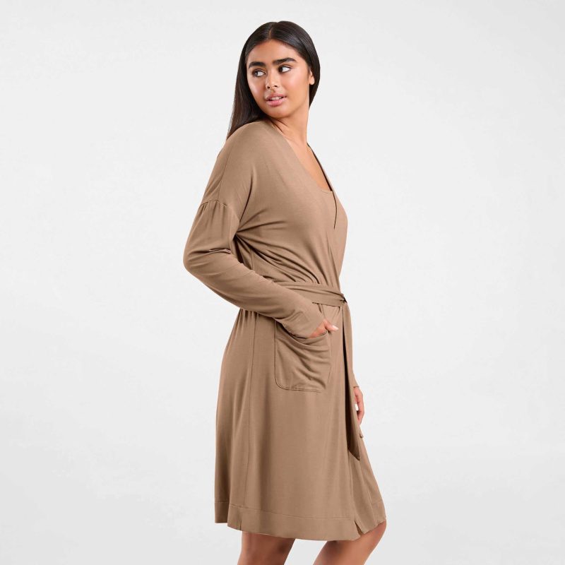 NUD571 W 052 LOUNG ROBE Cinnamon OF Side Crop 1 706b44bc 718d 4c45 9e05 76a1a3a2ba12