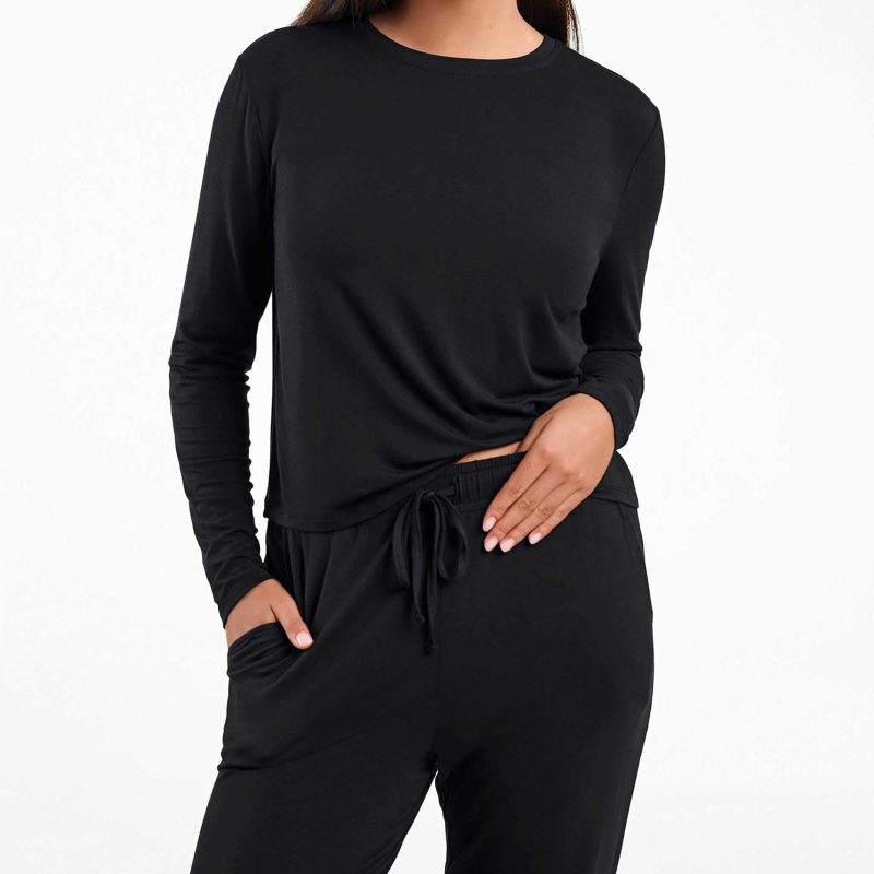 NUD597 WS 054 055 The Pajama Jogger Set Black OF Alt Crop 1 874fc751 8c13 48bc bba1 04600c51a135