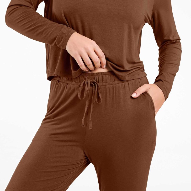 NUD598 WS 054 055 The Pajama Jogger Set Chocolate OF Alt Crop 1 9be88489 e48e 4d8a a0aa b4e7cfe7fb25