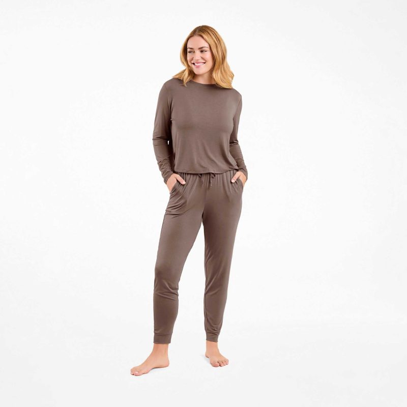 NUD602 WS 054 055 The Pajama Jogger Set Mocha OF Full Front 1 b5998013 aadd 4f19 a313 c9359c1435b9