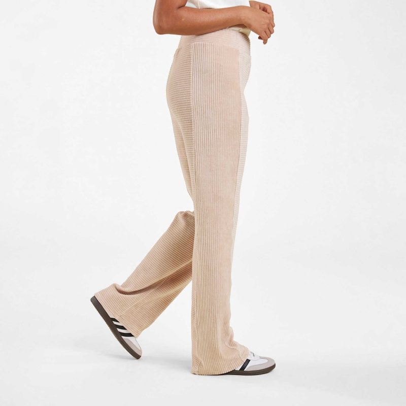 NUD672 W 061 Textured Wide Leg Pant Doe OF Side Crop 1 2d369651 683d 49f2 9eb7 df01b992b632