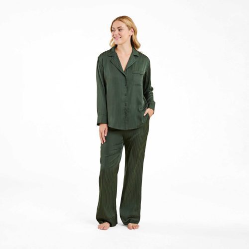 NUD678 WS 081 082 Satin Pajama Set Evergreen OF Front Crop 1 c183a78b c10e 42c3 b1be 870c7d5221ee