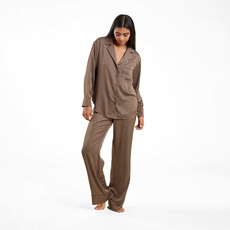 NUD680 WS 081 082 Satin Pajama Set Mocha OF Front Crop 1 d0856893 0265 4b5a bd60 b693ce1e156f