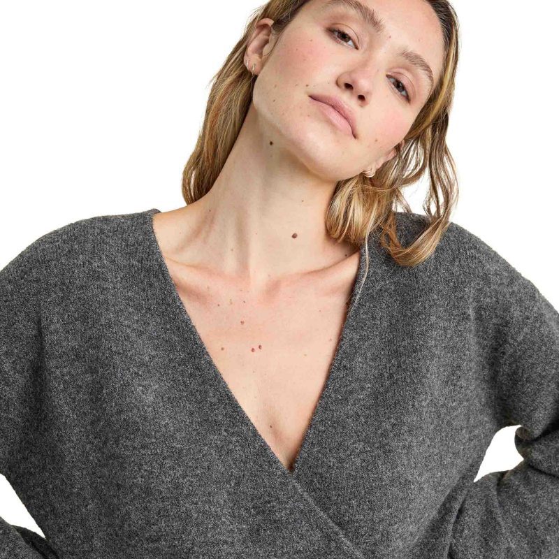 NUD749 W 187 Wrap Sweater Heather Charcoal OM Alt Crop 1