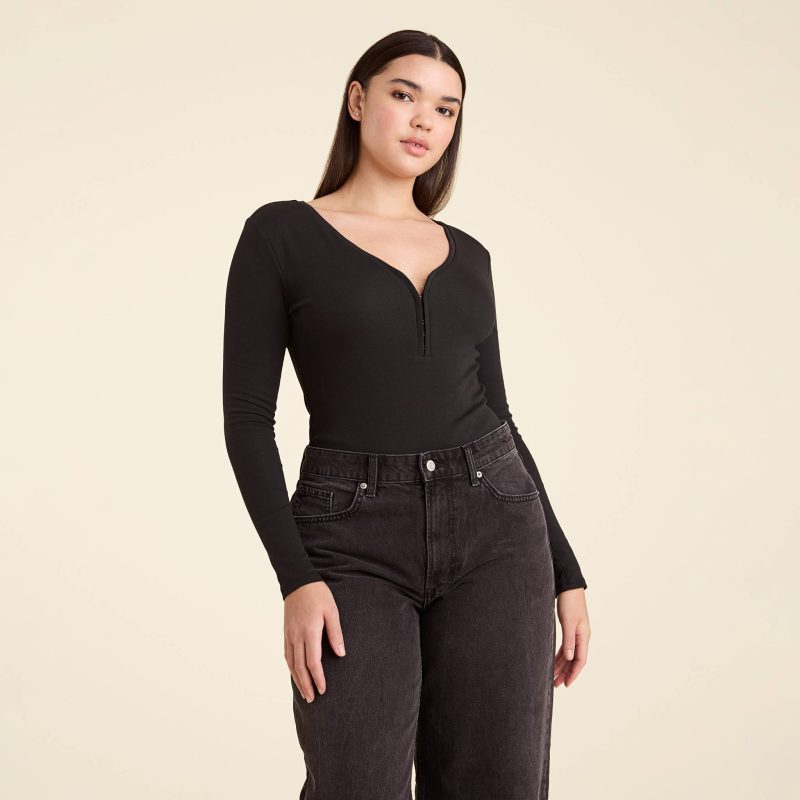 NUD861 W 128 Hook And Eye Bodysuit Black OM Front Crop 1 e1b89125 fb63 4fe6 b99c a302a91c1468