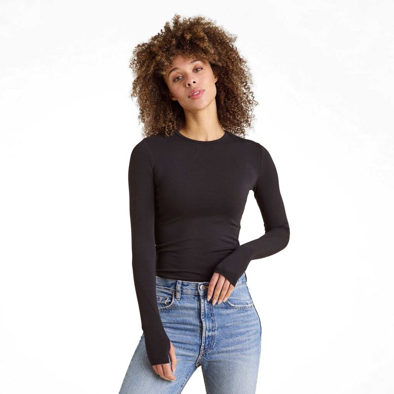 NUD903 W 246 Long Sleeve Seamed Tee Black OM Front Crop 1 8bacd9d5 27a3 4b82 85a4 62f41e8088e3