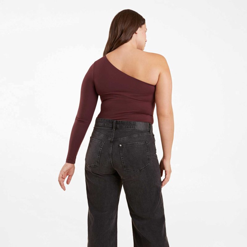 TNS134 W 084 One Shoulder Bodysuit Merlot OM Side crop 1 25a2e3c3 03c8 4bb5 87e1 962f1775560a