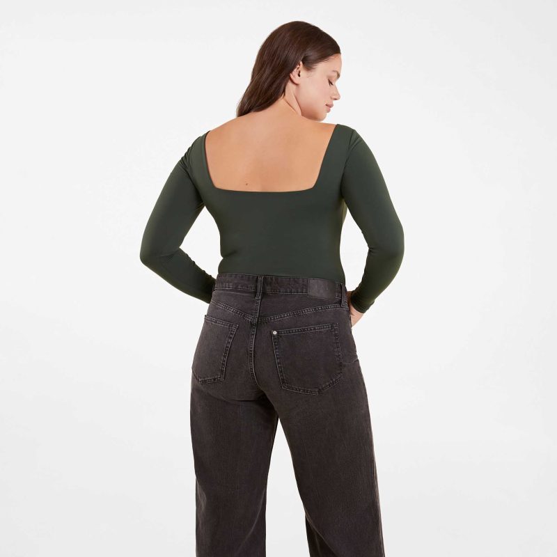 TNS141 W 114 WideSquareNeckLSSeamlessBodysuit Evergreen OM Back Crop 1