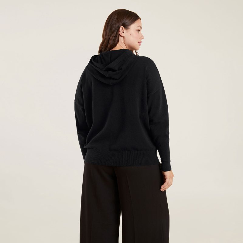 TNS150 W 048 Cozy Knit Hoodie Black OM Alt crop 2