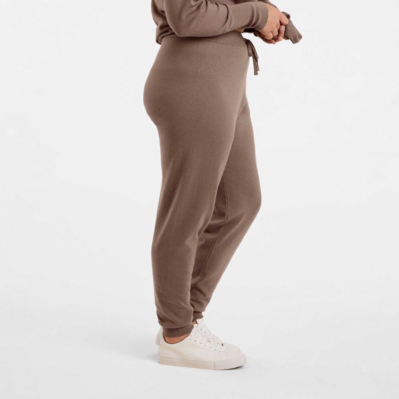 TNS164 W 112 Cozy Knit Jogger Mocha OM Side crop 1