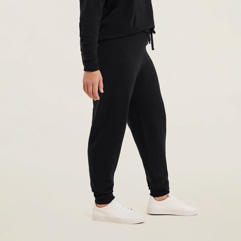 TNS165 W 112 Cozy Knit Jogger Black OM Side crop 1