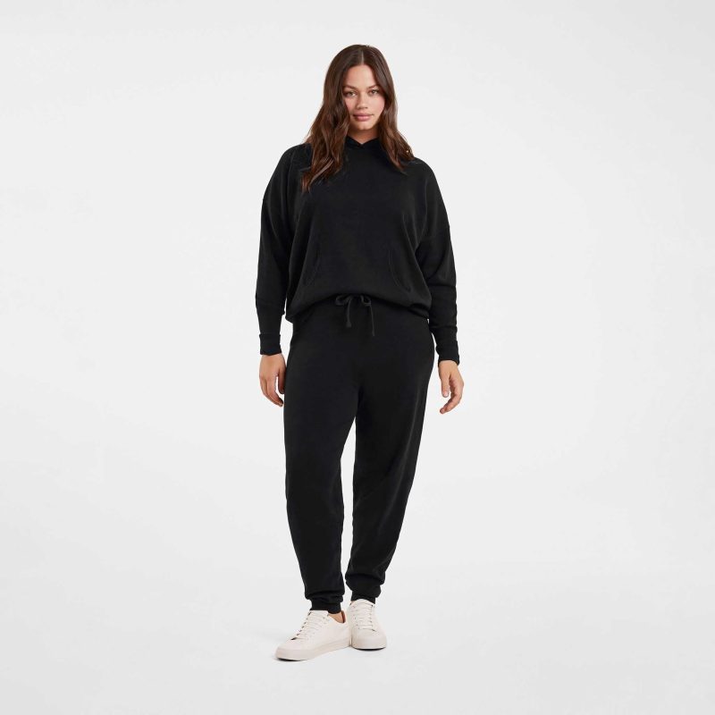 TNS165 W 112 Cozy Knit Jogger Black OM Full Front 1