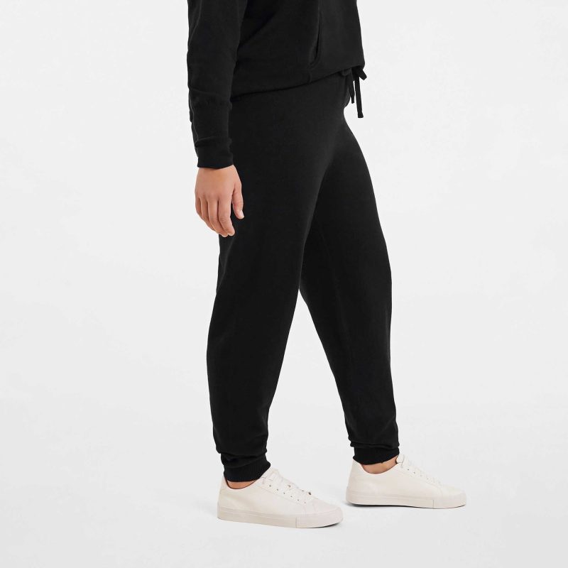 TNS165 W 112 Cozy Knit Jogger Black OM Side crop 1